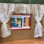 Tekturowy teatrzyk kamishibai