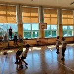 Zawodnicy cieszą się z błędu przeciwnika